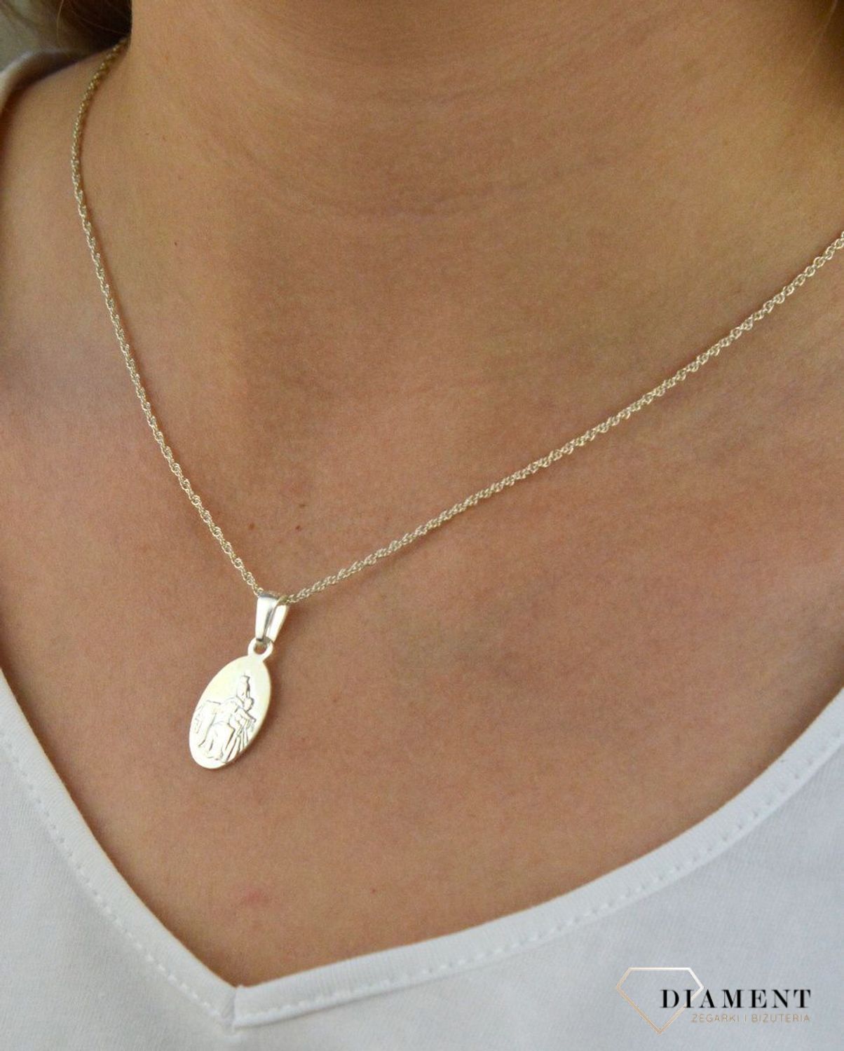 Łańcuszek srebrny o splocie kordel DIA-LAN-5970-925 1mm.  Łańcuszek srebrny kordel. Łańcuszek srebrny damski. Łańcuszek o splocie kordel. Łańcuszek damski biżuteryjny. Delikatny łańcuszek srebrny. Idealny.jpg